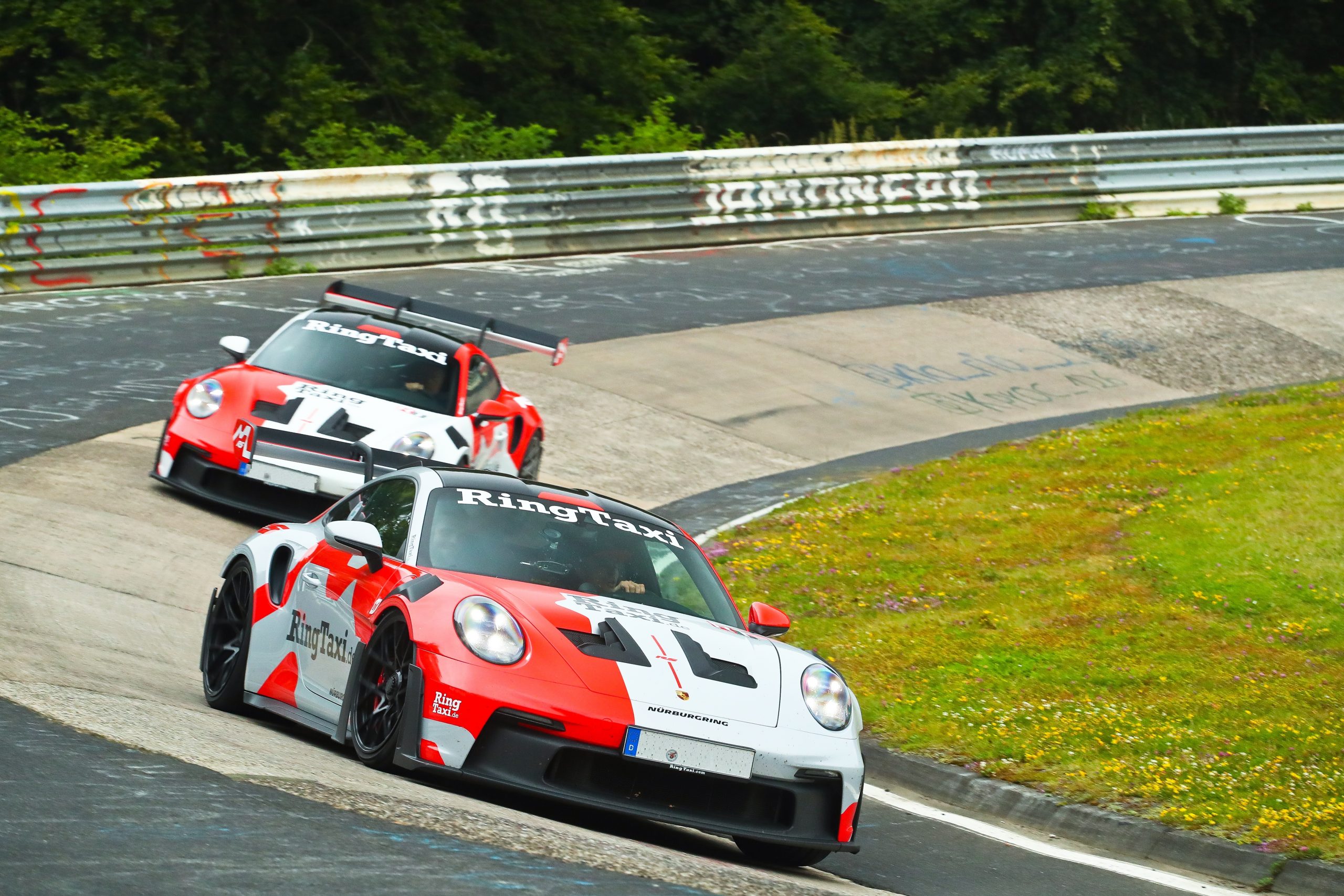 Zwei Porsche GT3 RS nebeneinander